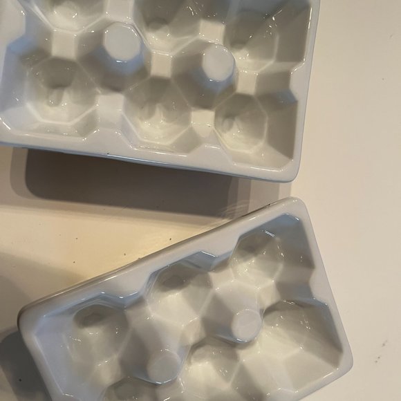 Hard Boiled Egg Porcelain Serving Tracys (Holds 12 Eggs) (h/x) - Picture 4 of 12